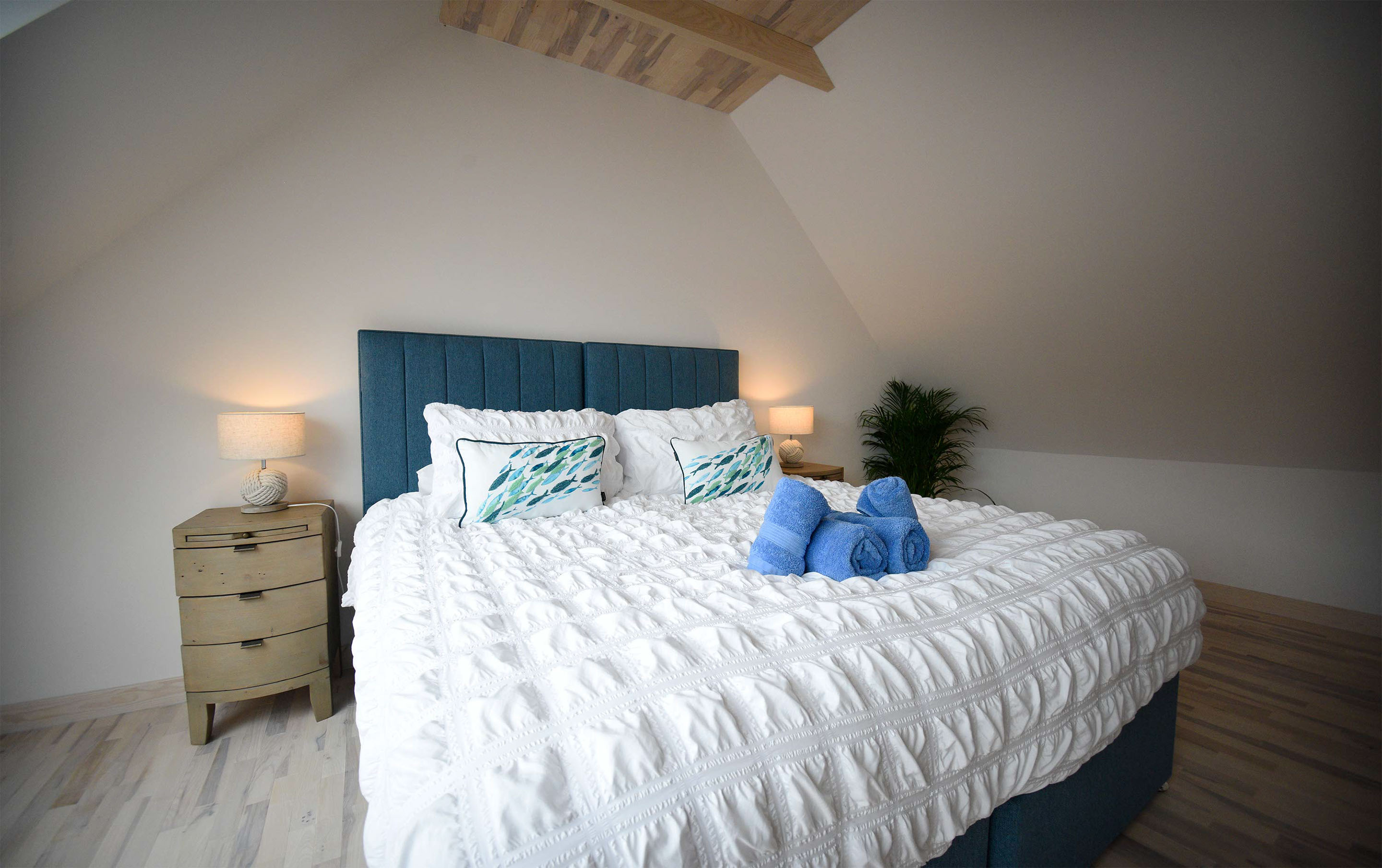 Stay in Portree Bay luxury self catering accommodation with Super King Size beds and sea views in Portree