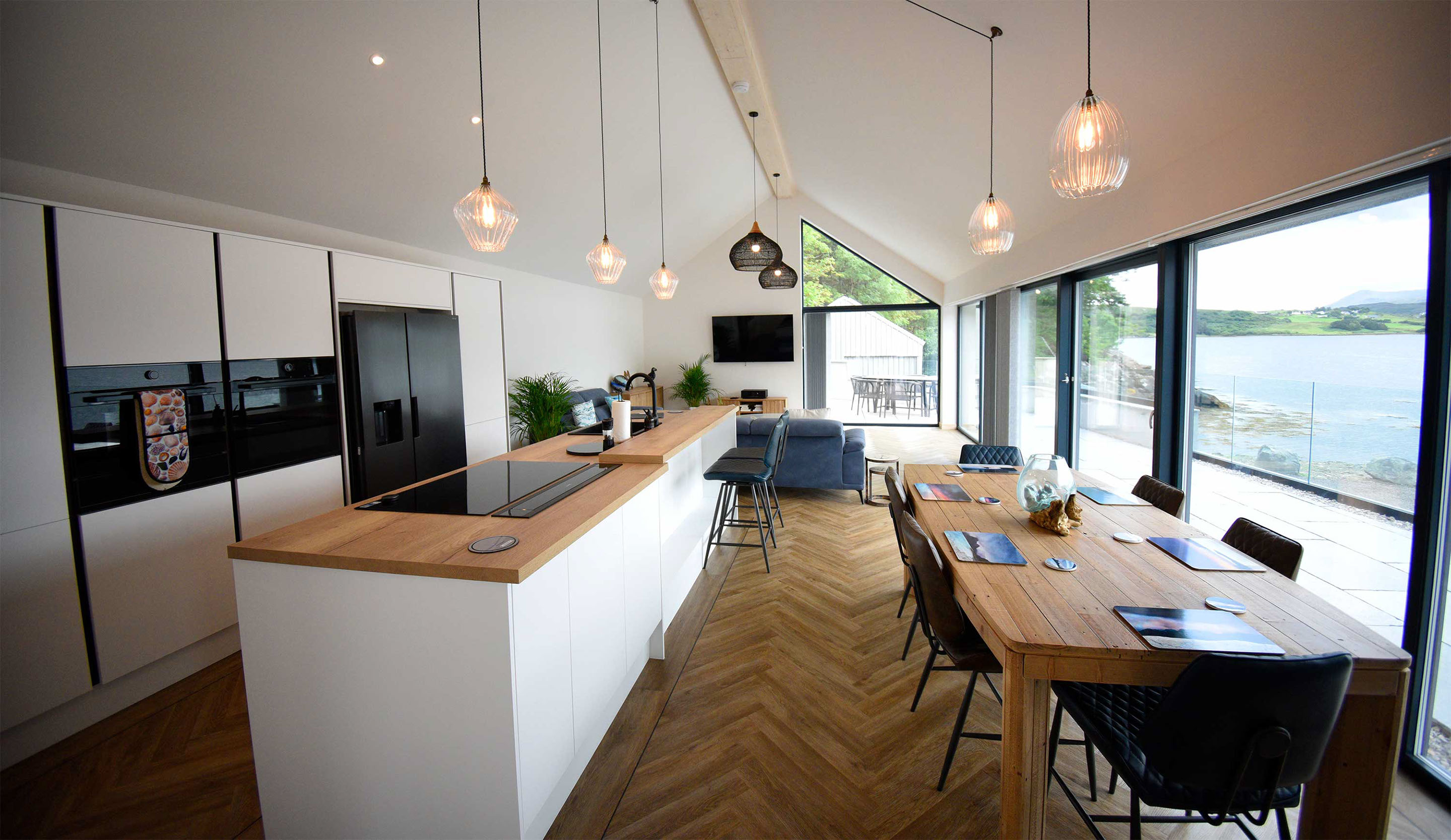 Stay in Portree Bay open plan luxury self catering accommodation with WIFI internet and sea views