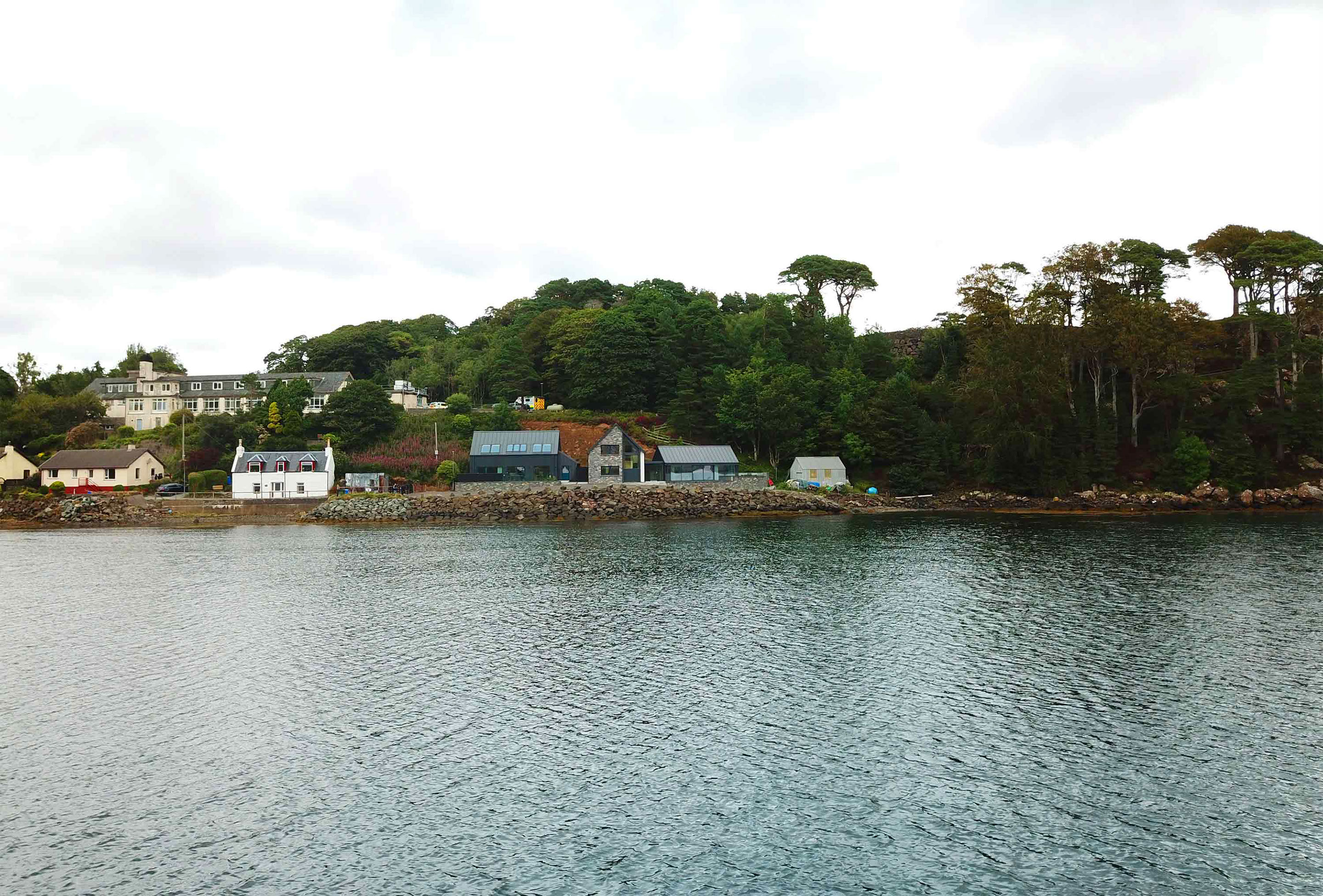 Stay in Portree Bay luxury self catering accommodation properties nestled on the shores of Loch Portree with amazing sea views