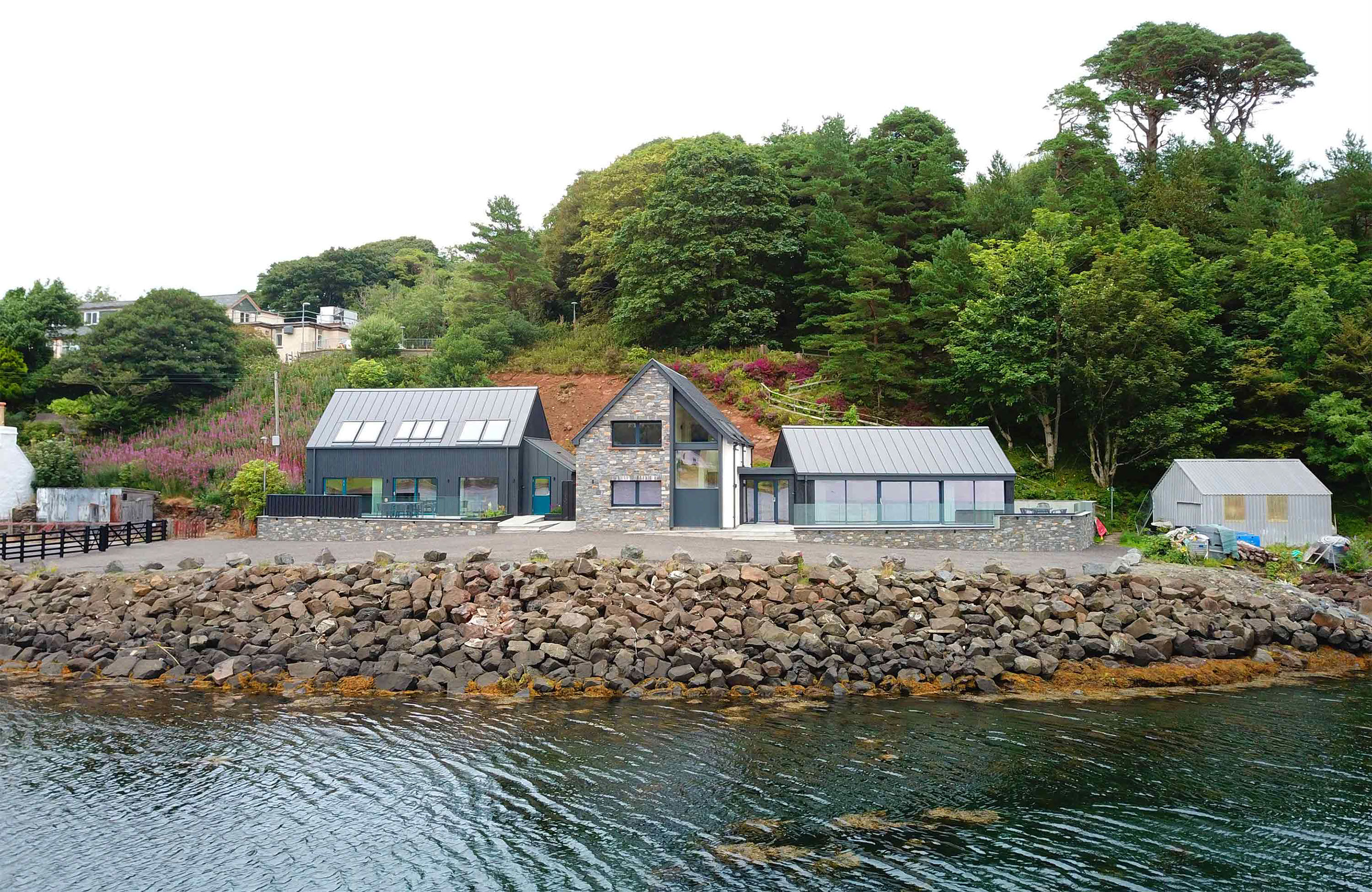 Stay in Portree Bay are luxury self catering accommodation properties with sea and mountain views of Portree Bay