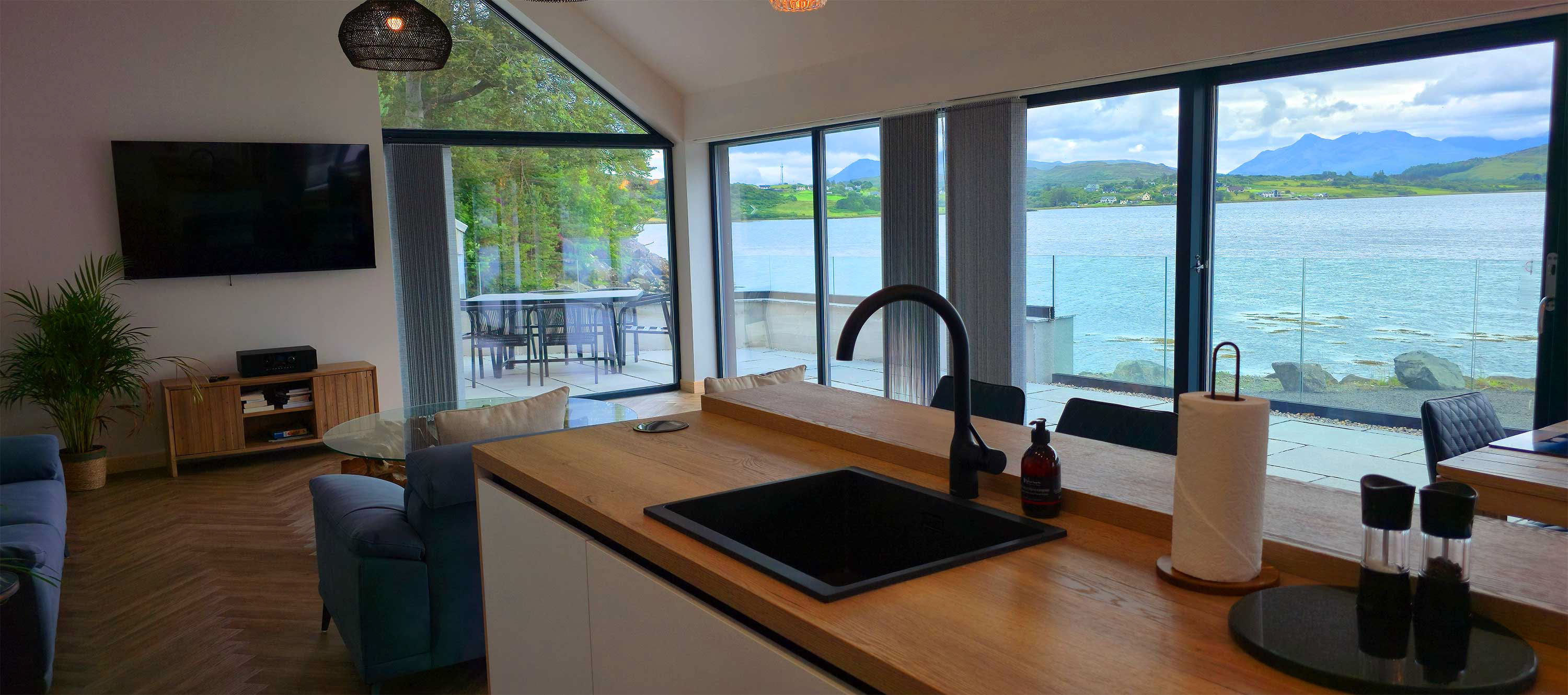 Stay in Portree Bay luxury self catering accommodation in Portree with sea and mountain views